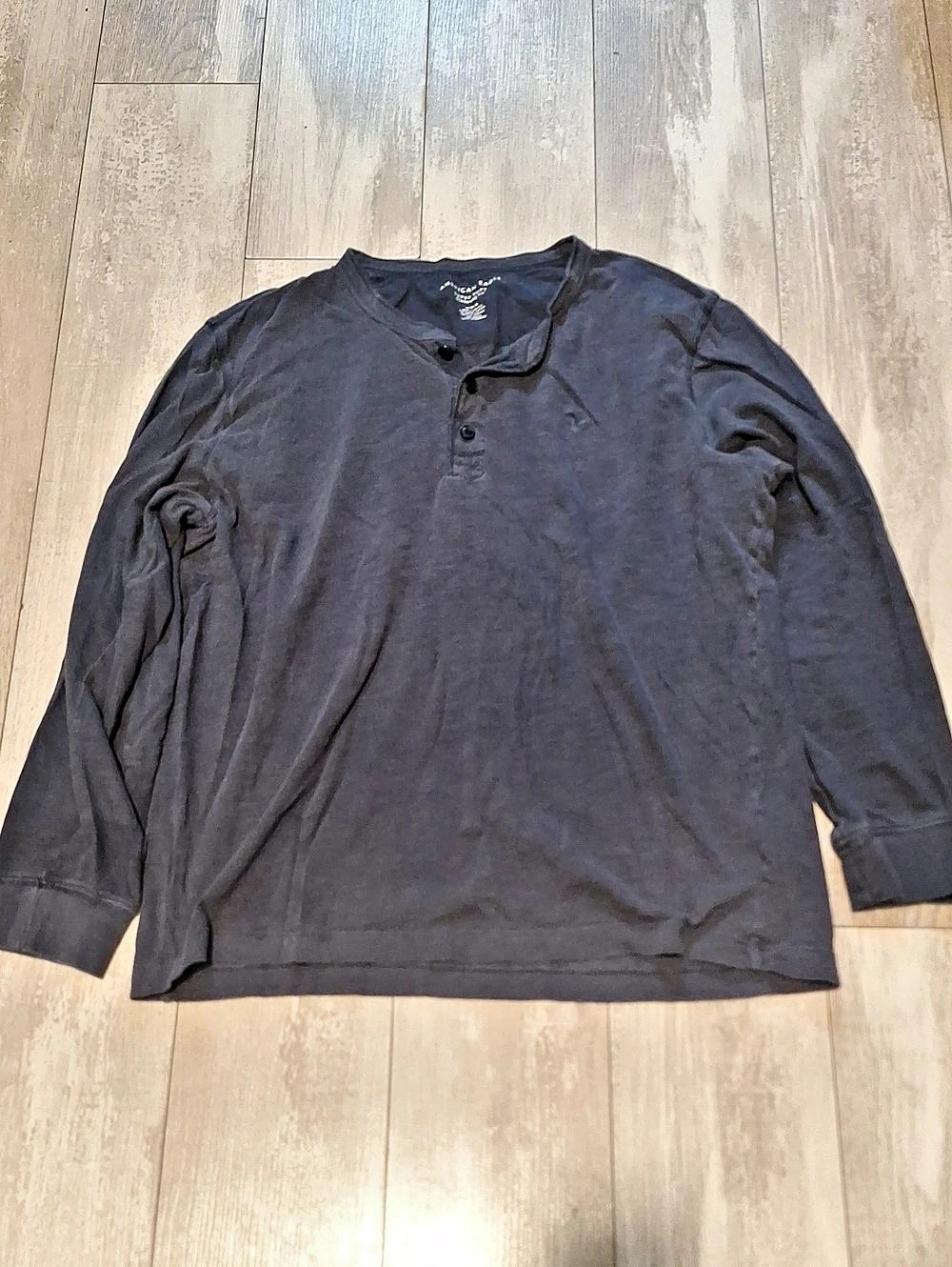 American Eagle Super Soft Standard Fit Long-Sleeve Henley Black Medium